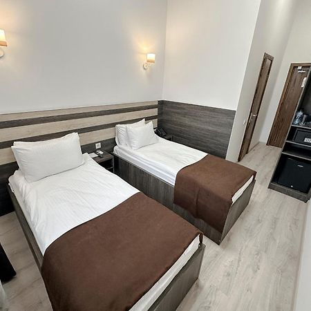 Infinity Plaza Hotel Atirau Kültér fotó
