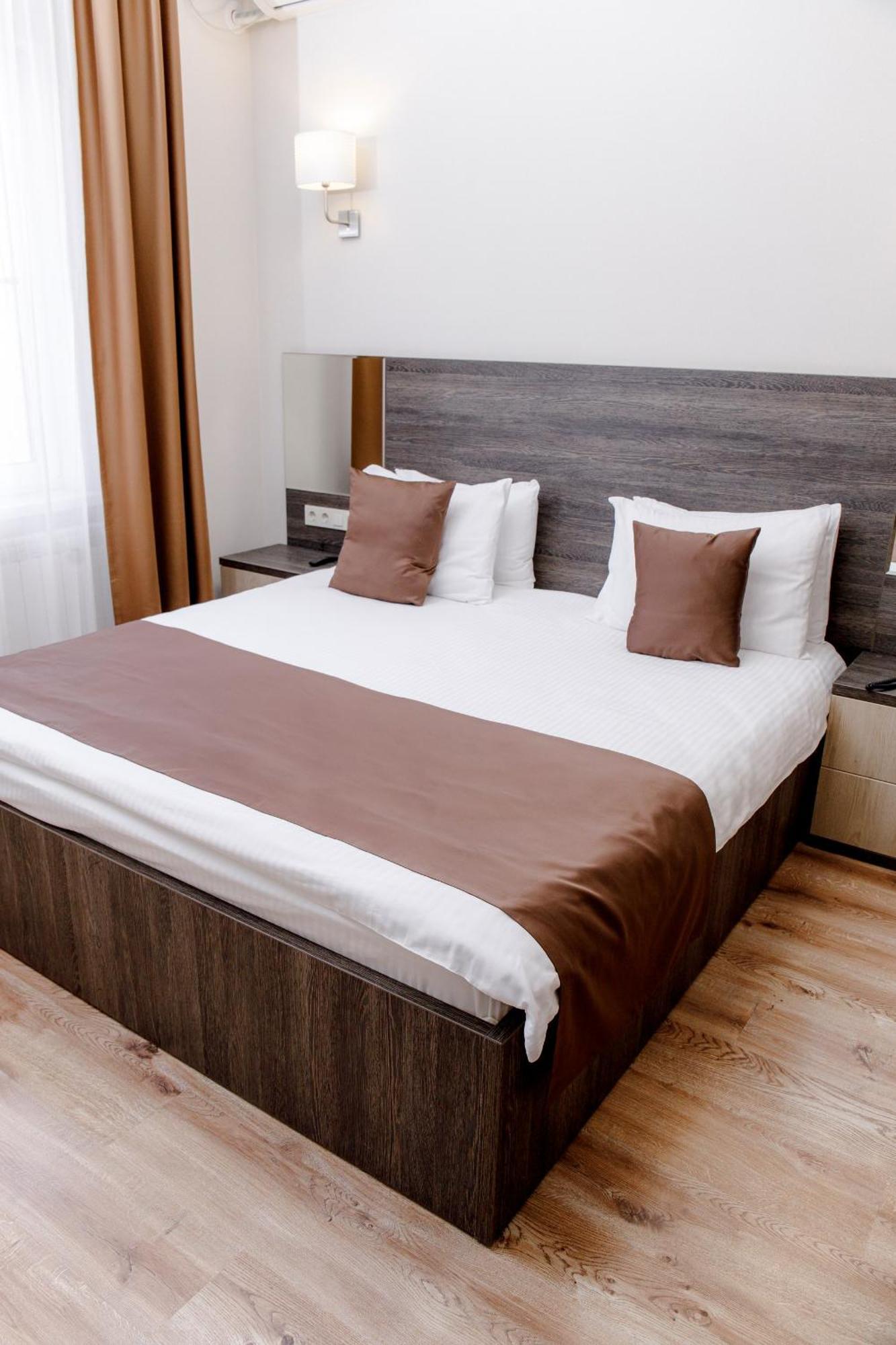 Infinity Plaza Hotel Atirau Kültér fotó