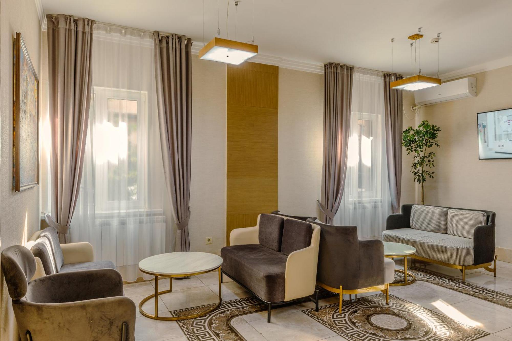 Infinity Plaza Hotel Atirau Kültér fotó
