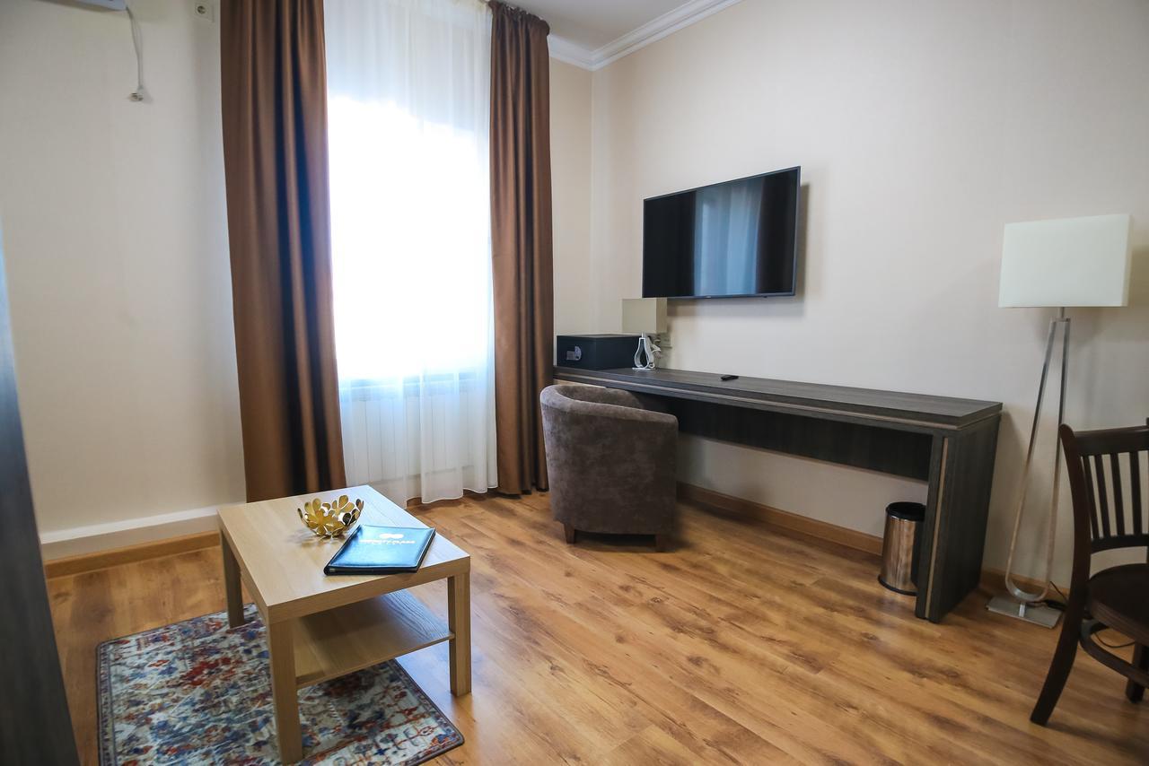 Infinity Plaza Hotel Atirau Kültér fotó